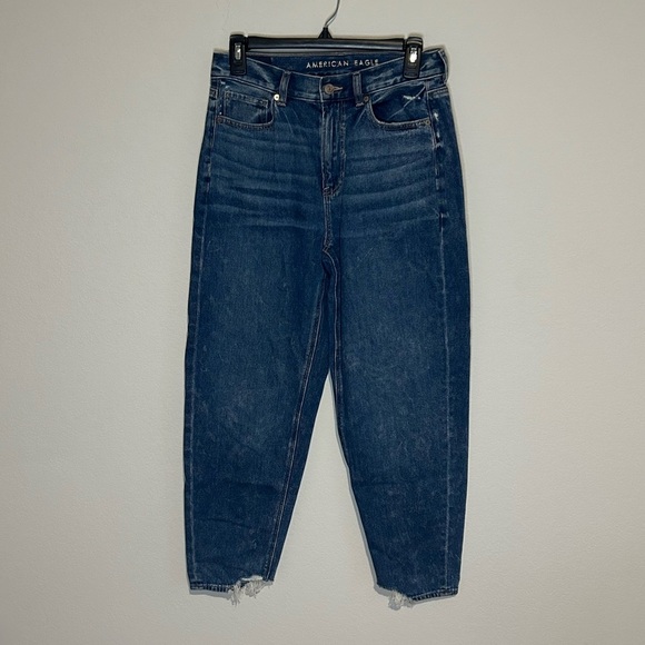 American Eagle Relaxed Distressed Mom Jeans - Size 4 - Picture 1 of 10